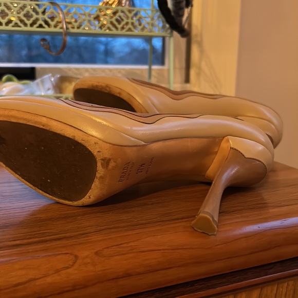 Prada Tan Scalloped Heels 37 1/2 - Picture 5 of 9